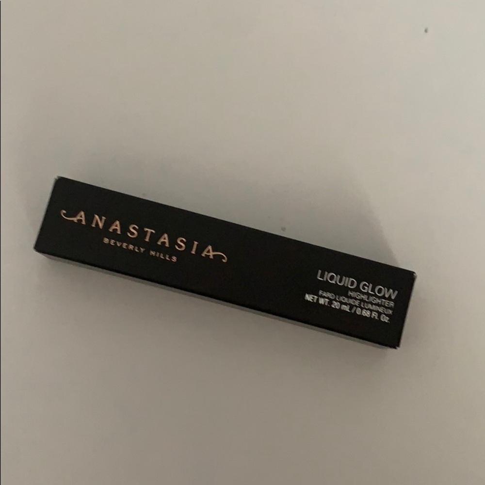 Anastasia Beverly Hills liquid glow highlighter